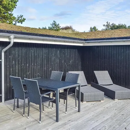 Three-bedroom Holiday In *