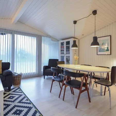 بيت للعطل Three-bedroom Holiday In